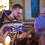 Слушатели епархиальных просветительских курсов помолились за вечерней Литургией Преждеосвященных Даров